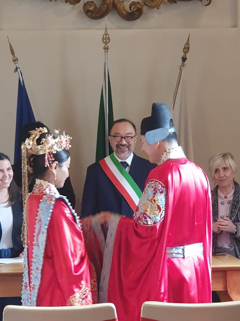 Il rituale del matrimonio tra Italia e Cina